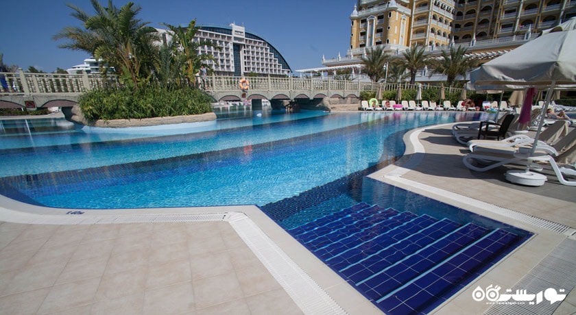 استخر روباز هتل رویال هالیدی پلس